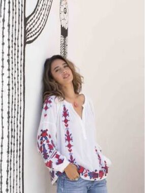 Blue Boheme white tunic with red and blue embroidery